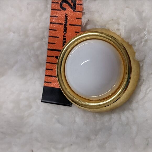 Vintage Trifari Goldtone & White Large Button Clip Earrings - Picture 8 of 9